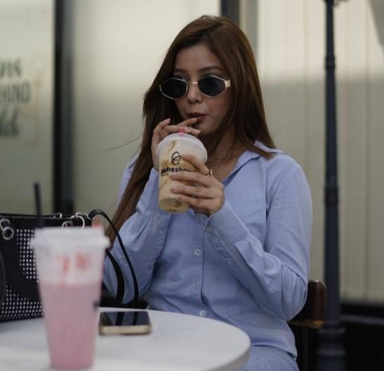 A happy guest with a RefreshOS cup